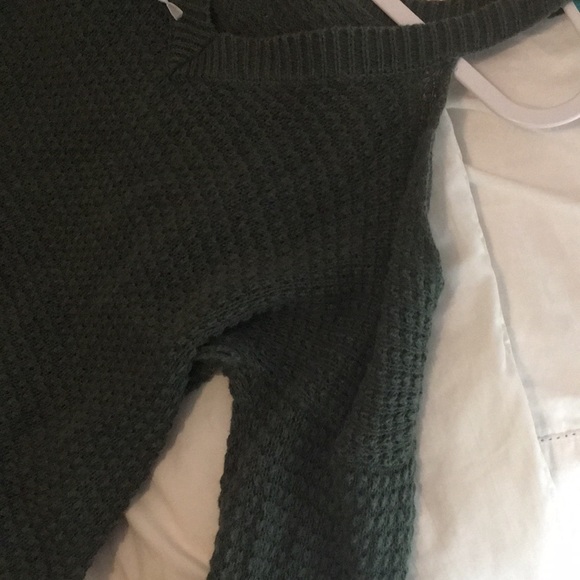Army green off the shoulder sweater - Picture 3 of 3